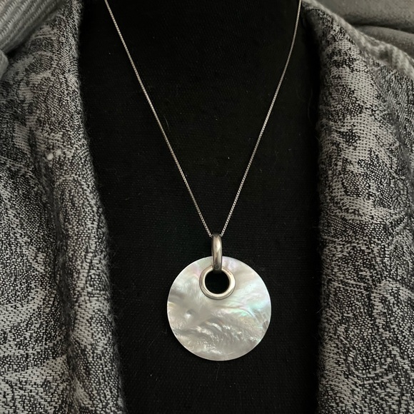 N086 SILPADA Retired Mother of Pearl & Sterling Silver 925 Pendant Collectible